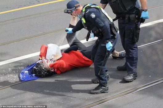 Australian-police-attacking-70-year-old-woman